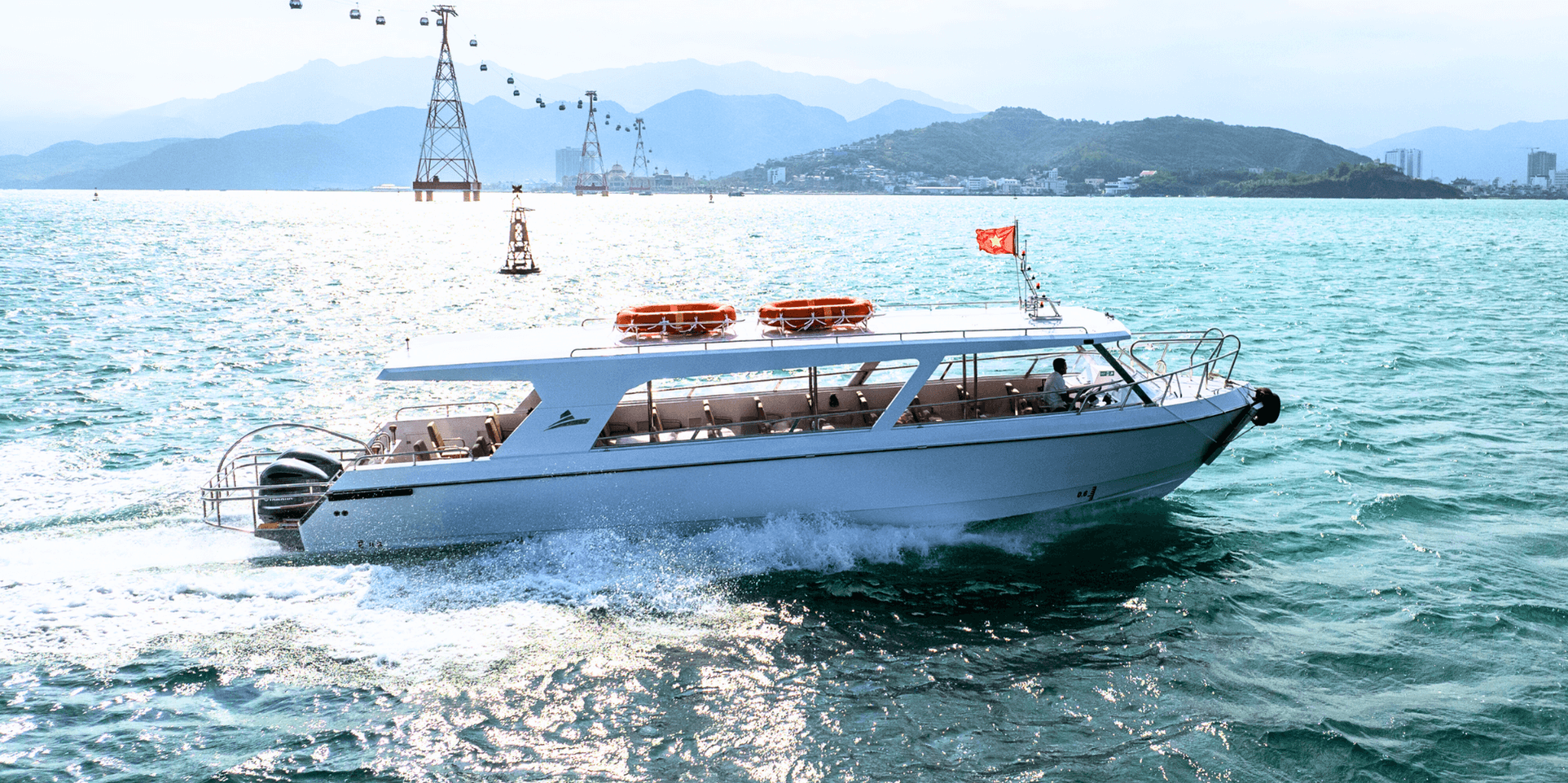 C12 với thiết kế cabin mở, trải nghiệm thiên nhiên trọn vẹn C12 with open cabin design for full nature experience