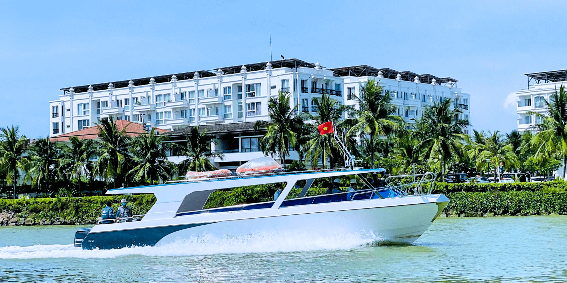 Tàu khách C12 vận hành ổn định, tiết kiệm nhiên liệu C12 passenger boat – stable operation and fuel efficiency