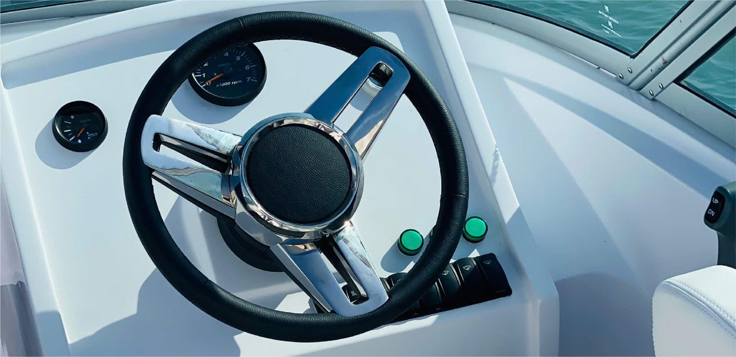 Vô lăng ca nô Sông Lô C6 bằng thép sang trọng – Song Lo C6 stainless steel steering wheel close-up